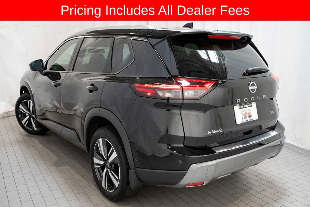 Certified 2025 Nissan Rogue SL FWD image 3