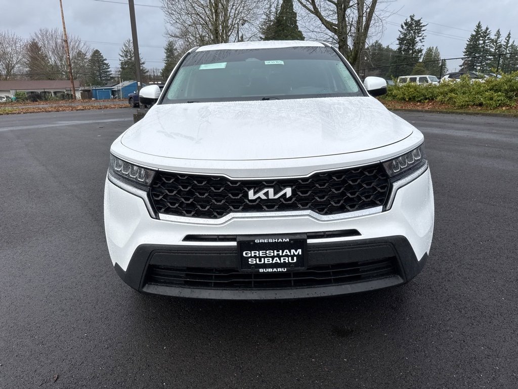 Used 2023 Kia Sorento LX image 2