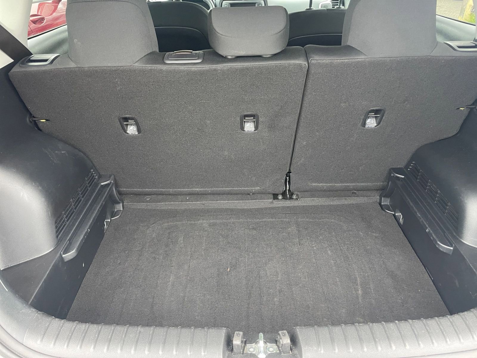 Used 2025 Kia Soul LX w/ LX Technology Package FWD image 29