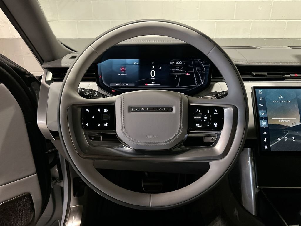 Used 2025 Land Rover Range Rover SV image 19