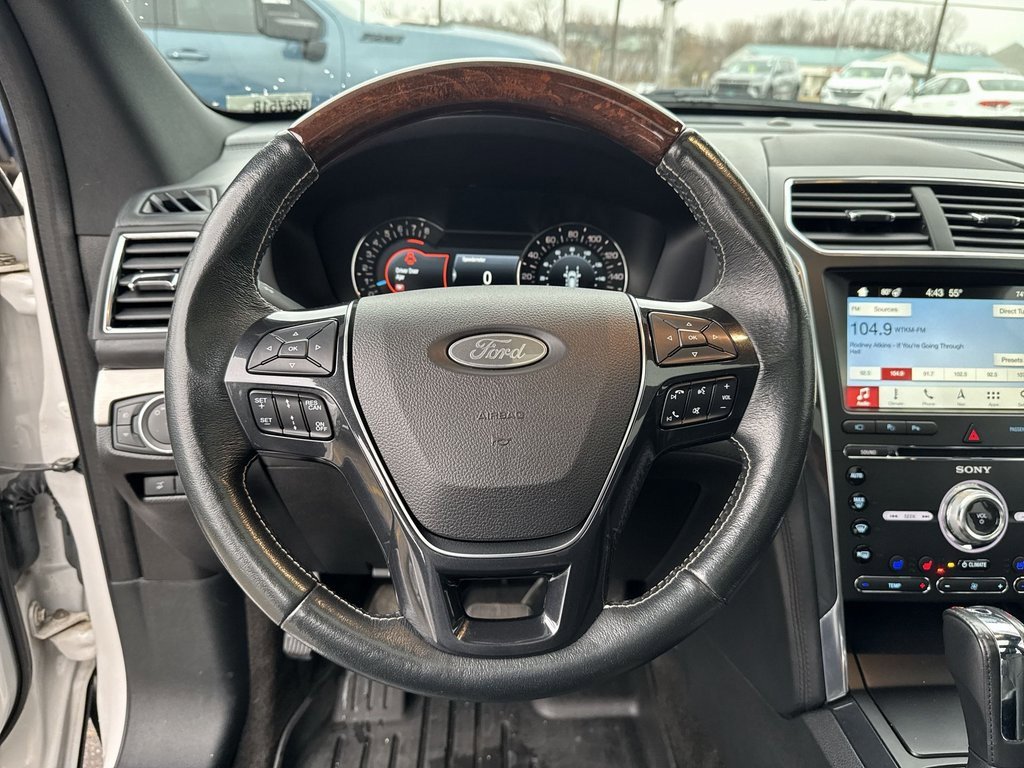 Used 2018 Ford Explorer Platinum image 9