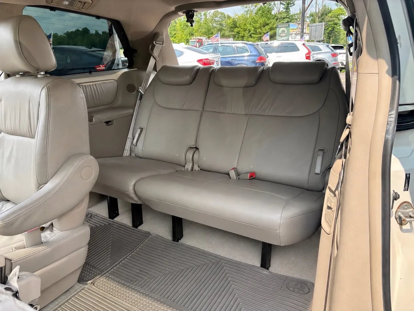 Used 2006 Toyota Sienna XLE w/ XLE Pkg 8 FWD image 21