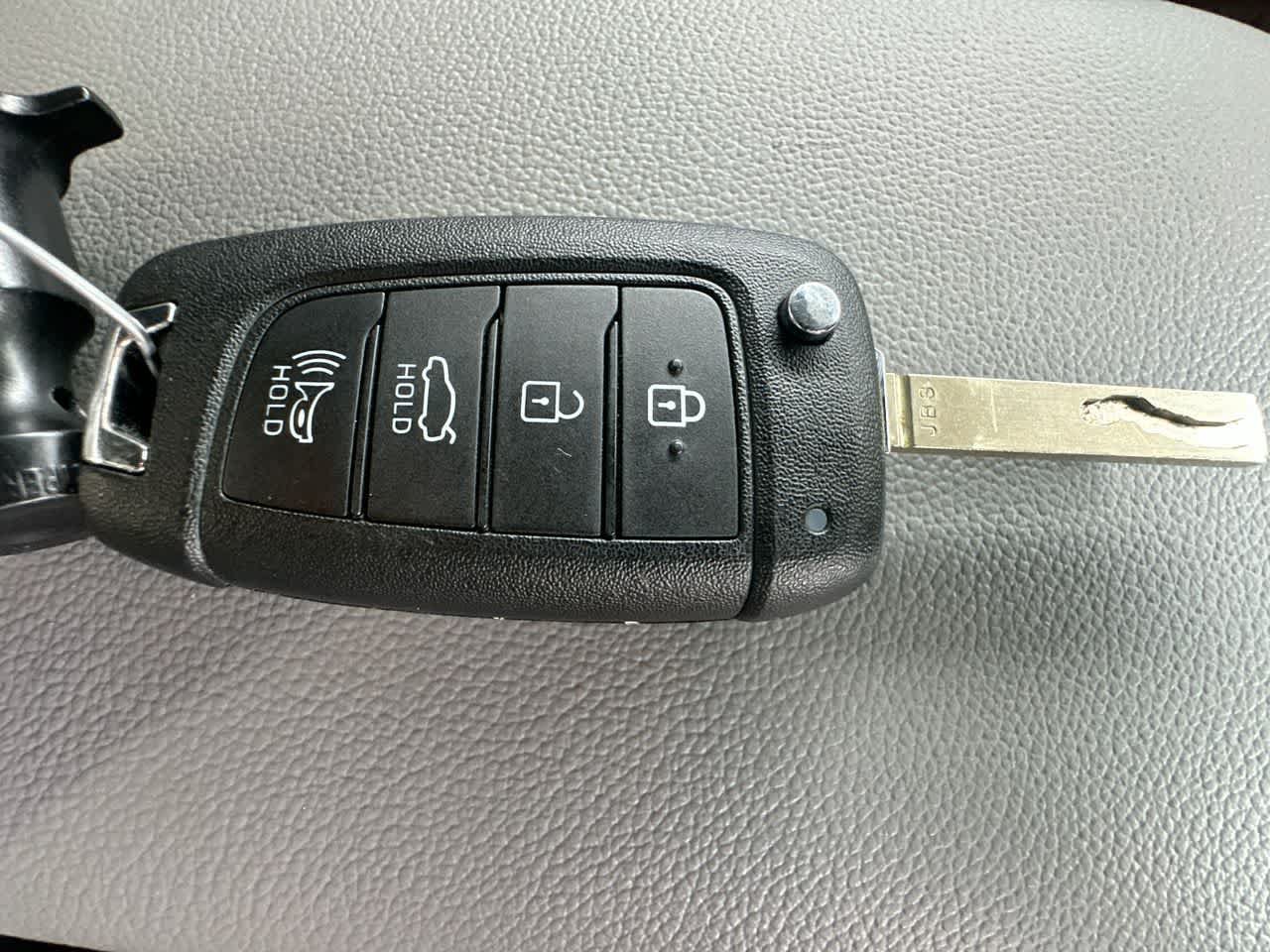 Used 2025 Hyundai Elantra SE FWD image 28