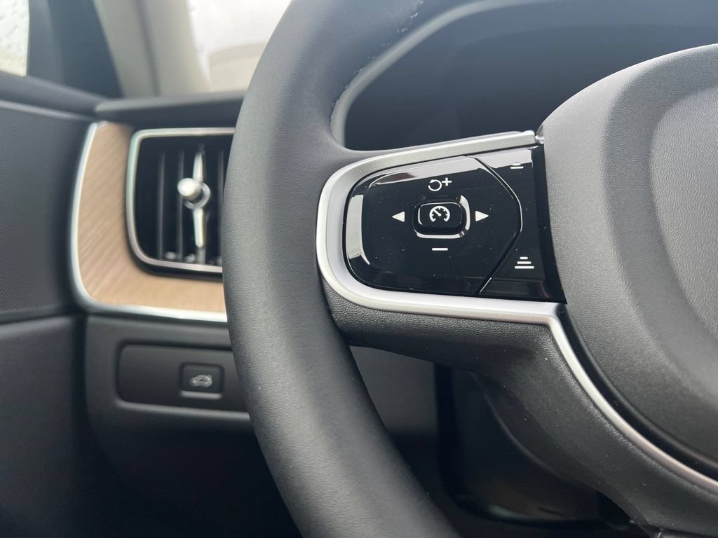 New 2026 Volvo XC60 B5 Plus w/ Protection Package Premier AWD/4WD image 13