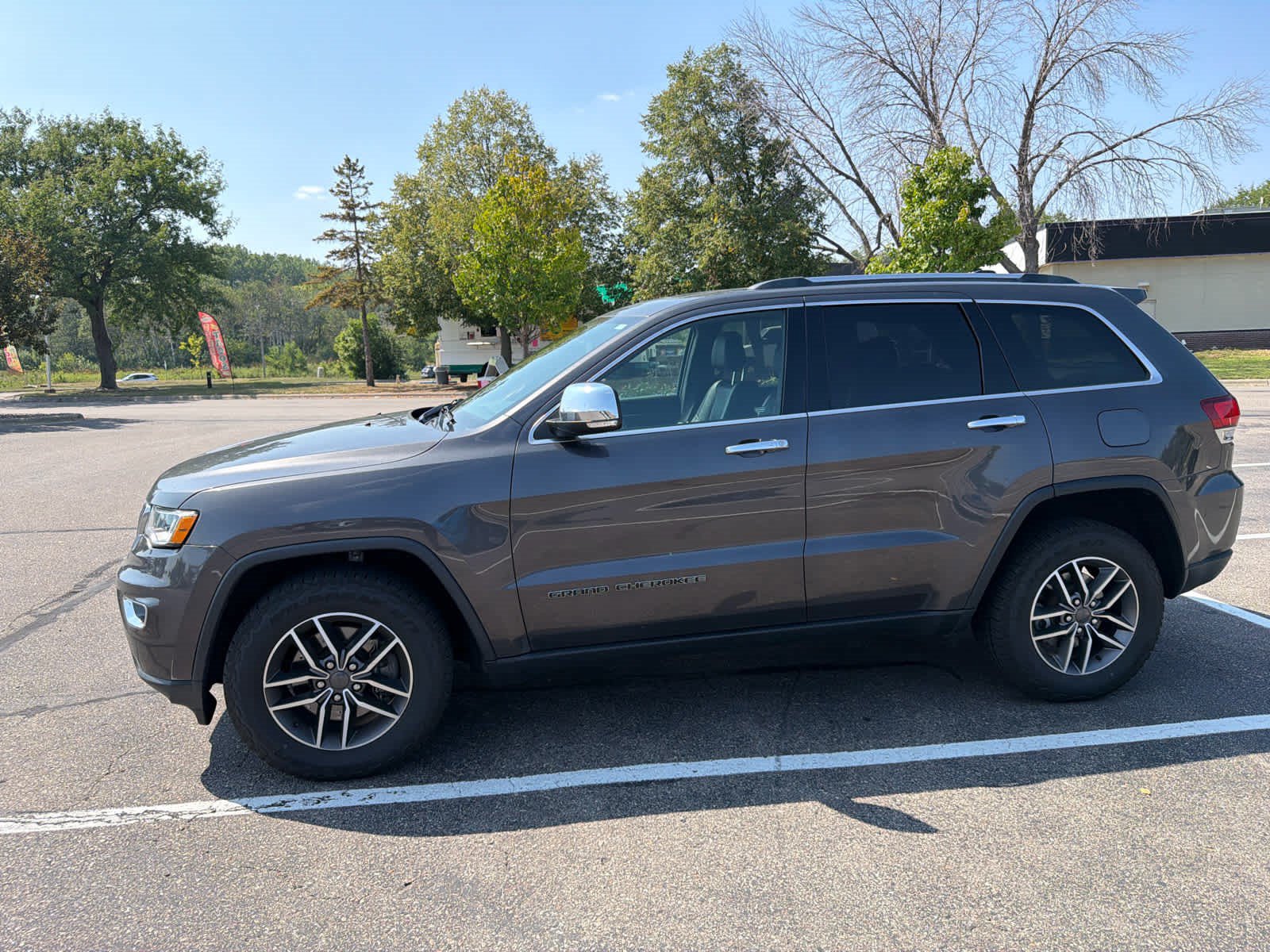 Used 2021 Jeep Grand Cherokee Limited AWD/4WD image 4