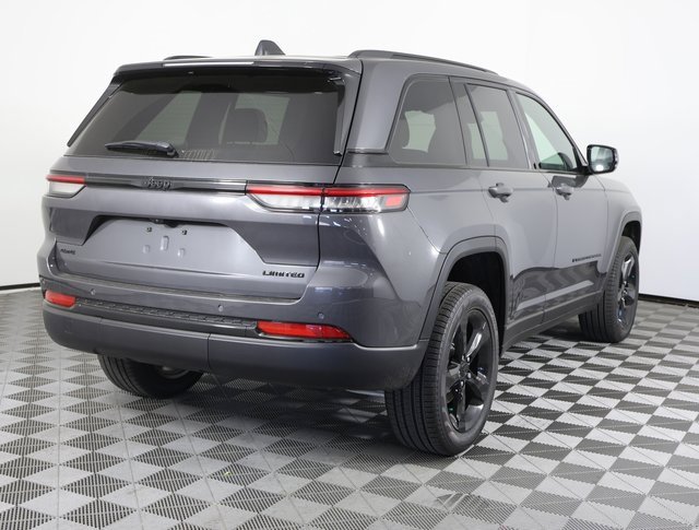 New 2025 Jeep Grand Cherokee Limited w/ Black Appearance Package image 4