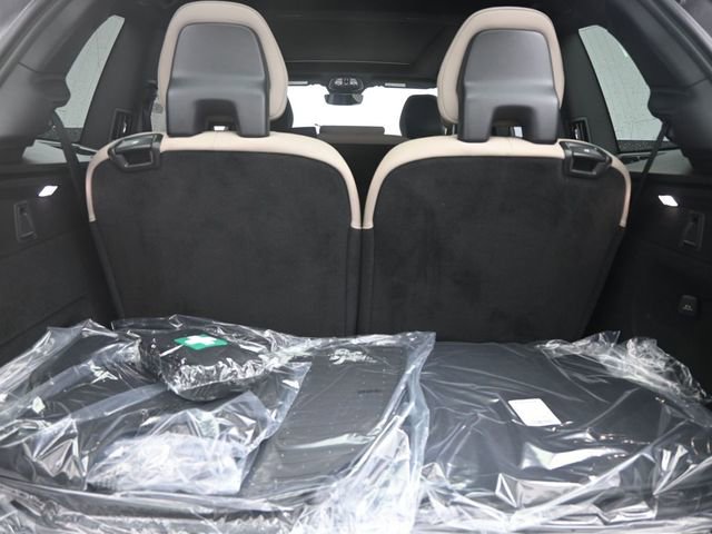 New 2026 Volvo XC90 B6 Plus w/ Protection Package Premier image 32