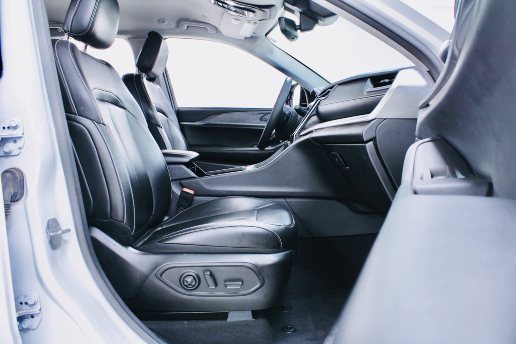 Used 2023 Jeep Grand Cherokee Limited image 5