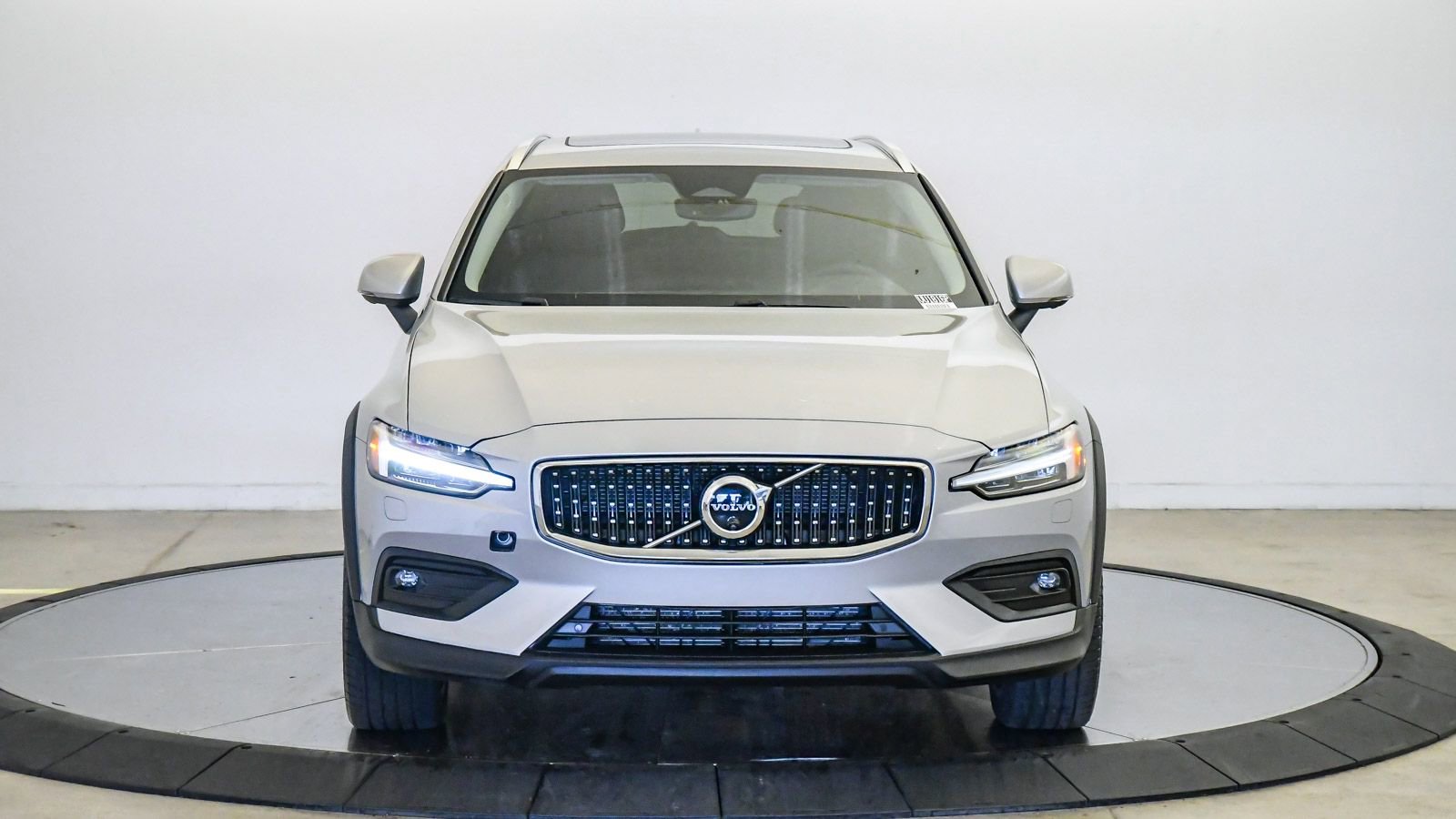 Certified 2025 Volvo V60 B5 Cross Country Plus AWD/4WD image 7