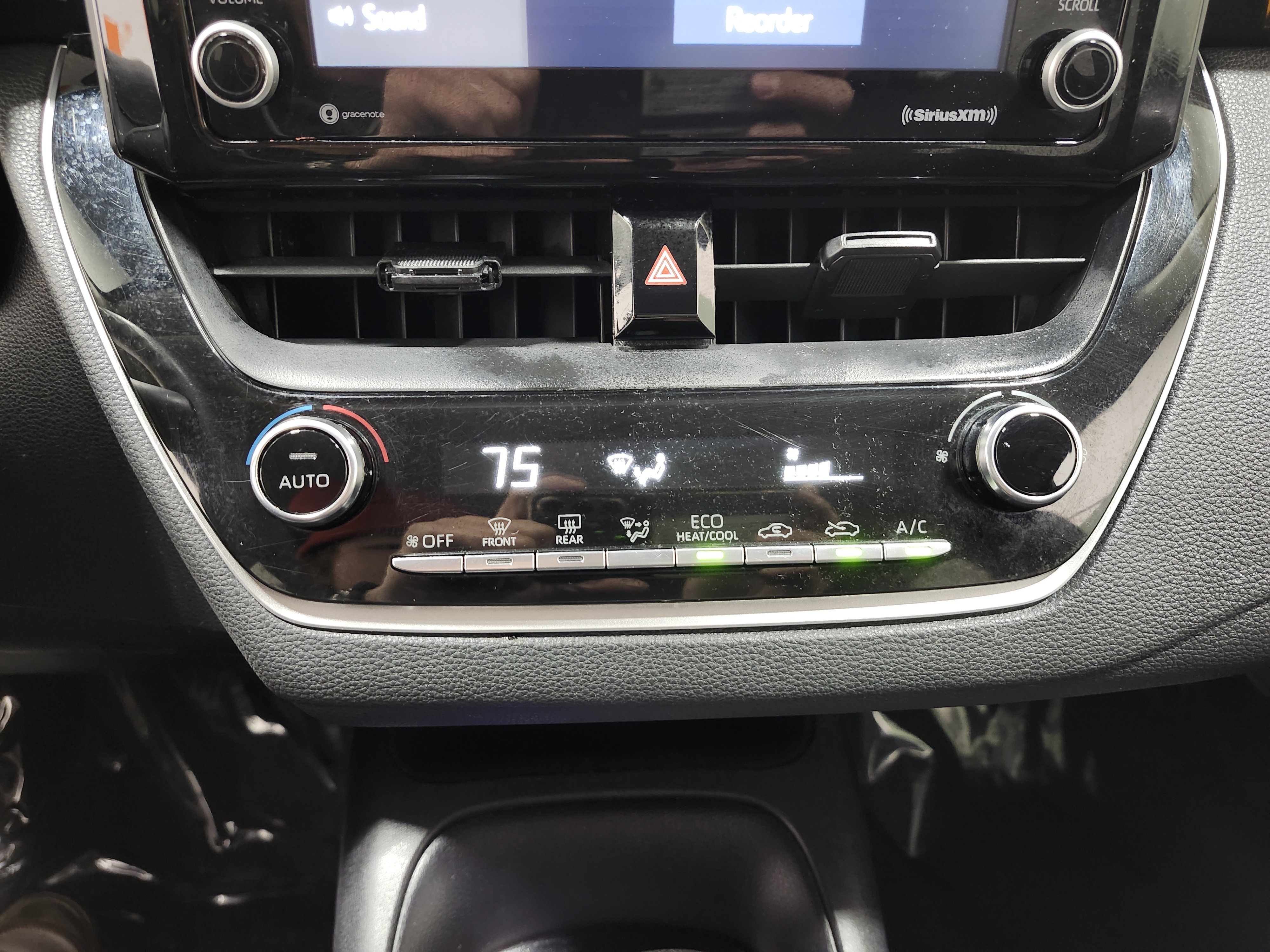 Used 2022 Toyota Corolla LE image 29