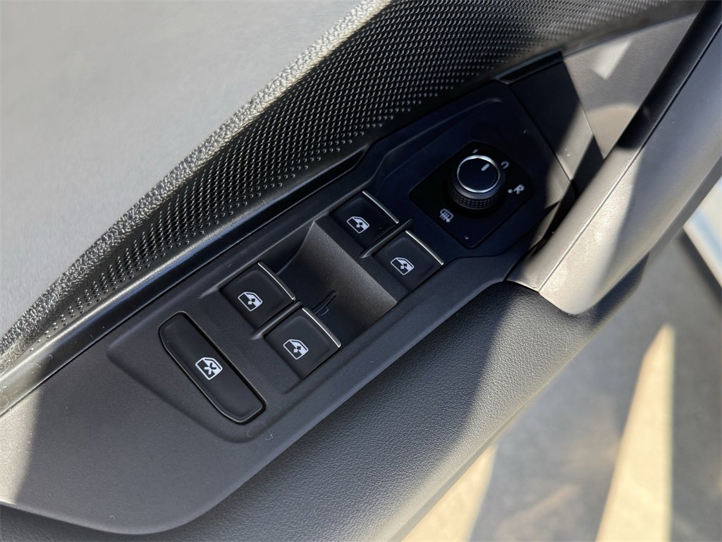 New 2026 Volkswagen Tiguan SE R-Line image 11