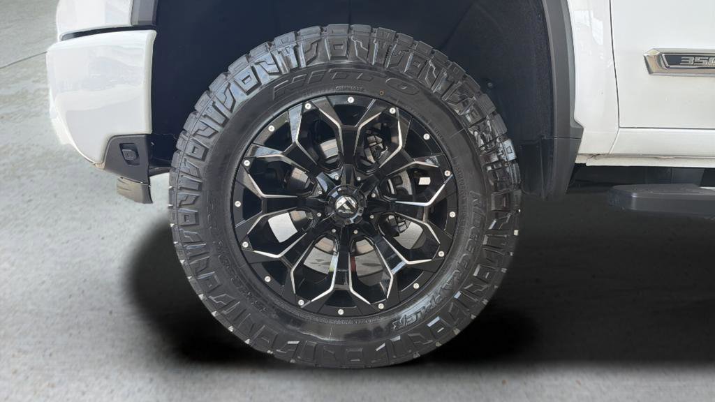 Used 2024 Chevrolet Silverado 3500 High Country w/ High Country Premium Package AWD/4WD image 29