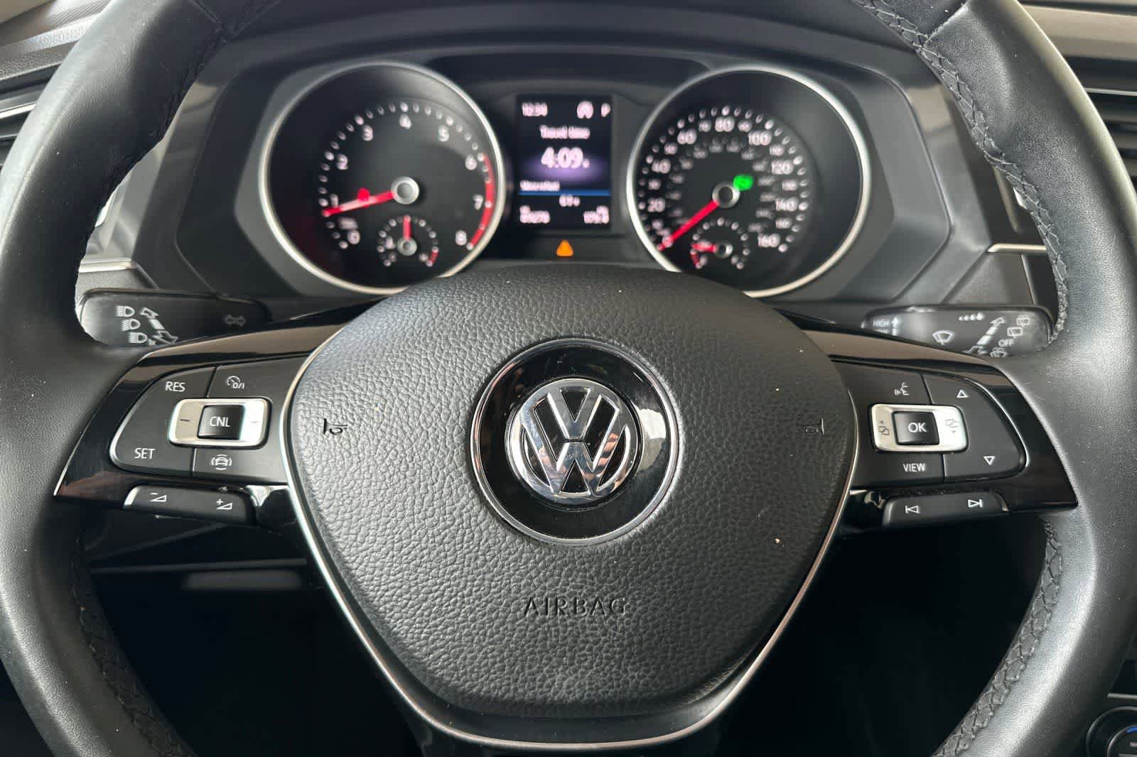 Used 2020 Volkswagen Tiguan SE w/ Panoramic Sunroof Package AWD/4WD image 25