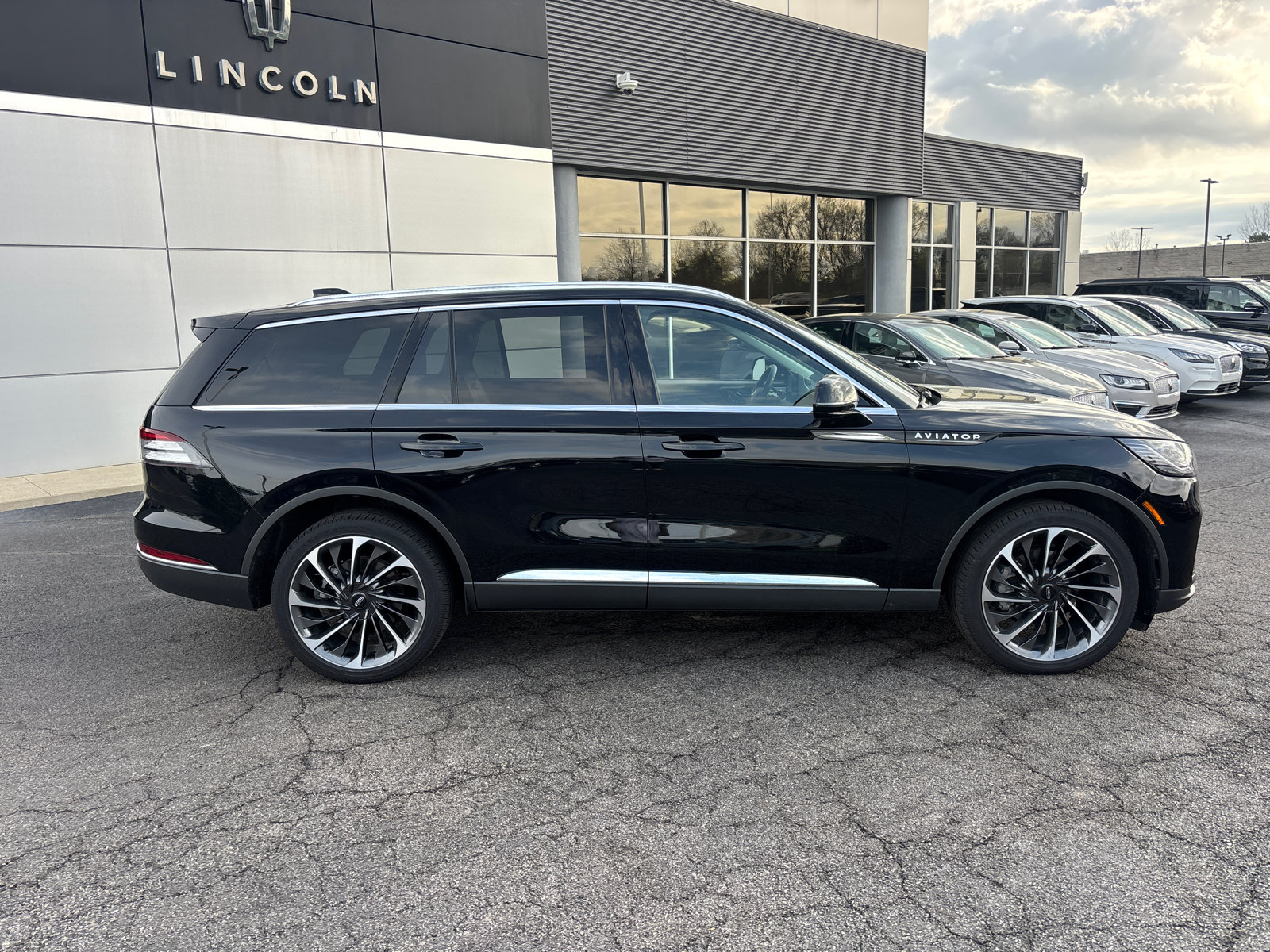 New 2026 Lincoln Aviator Reserve AWD/4WD image 8