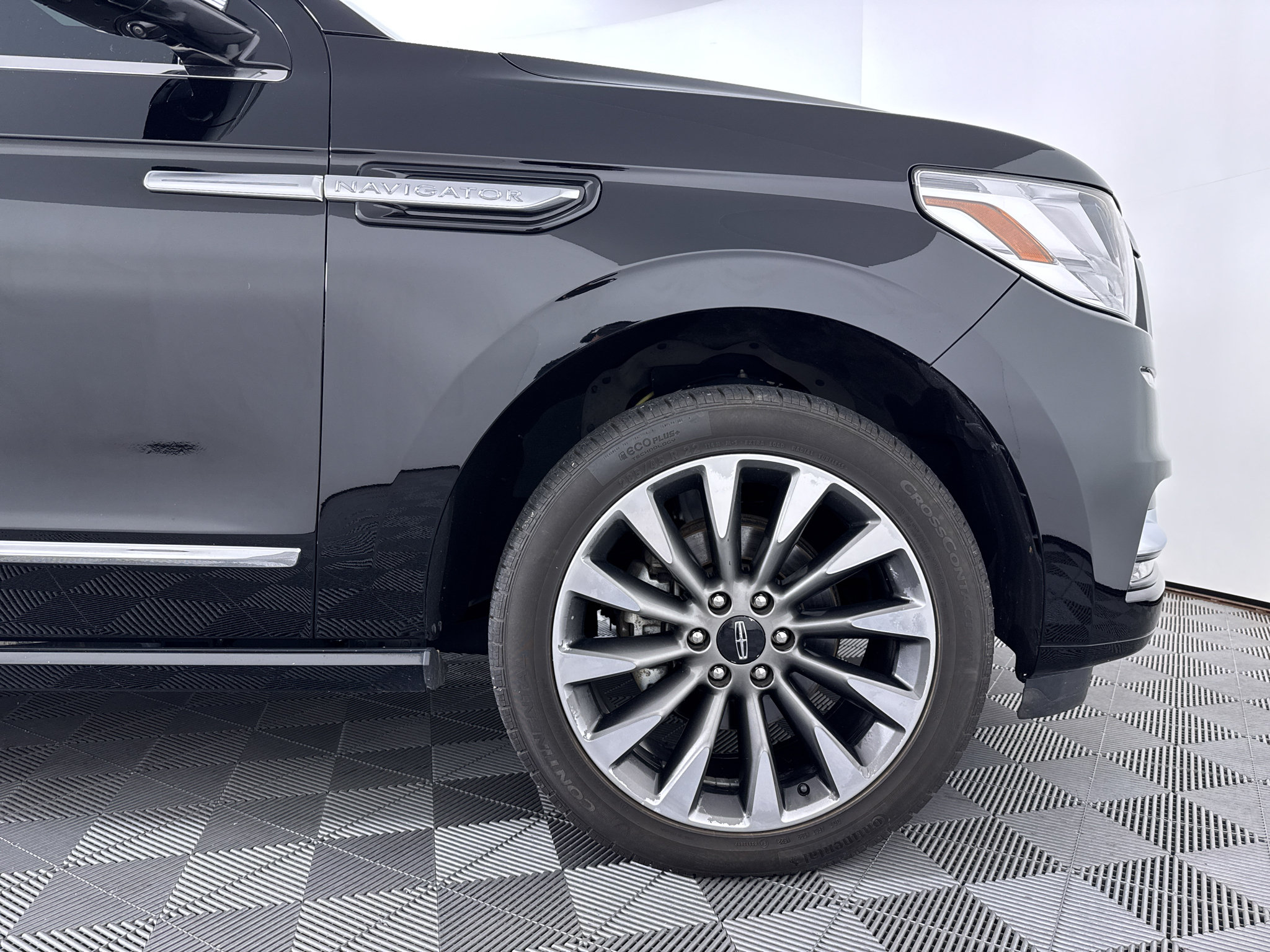 Used 2018 Lincoln Navigator L Select AWD/4WD image 20