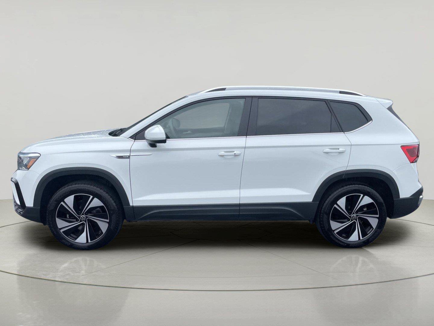 Used 2024 Volkswagen Taos SE AWD/4WD image 4