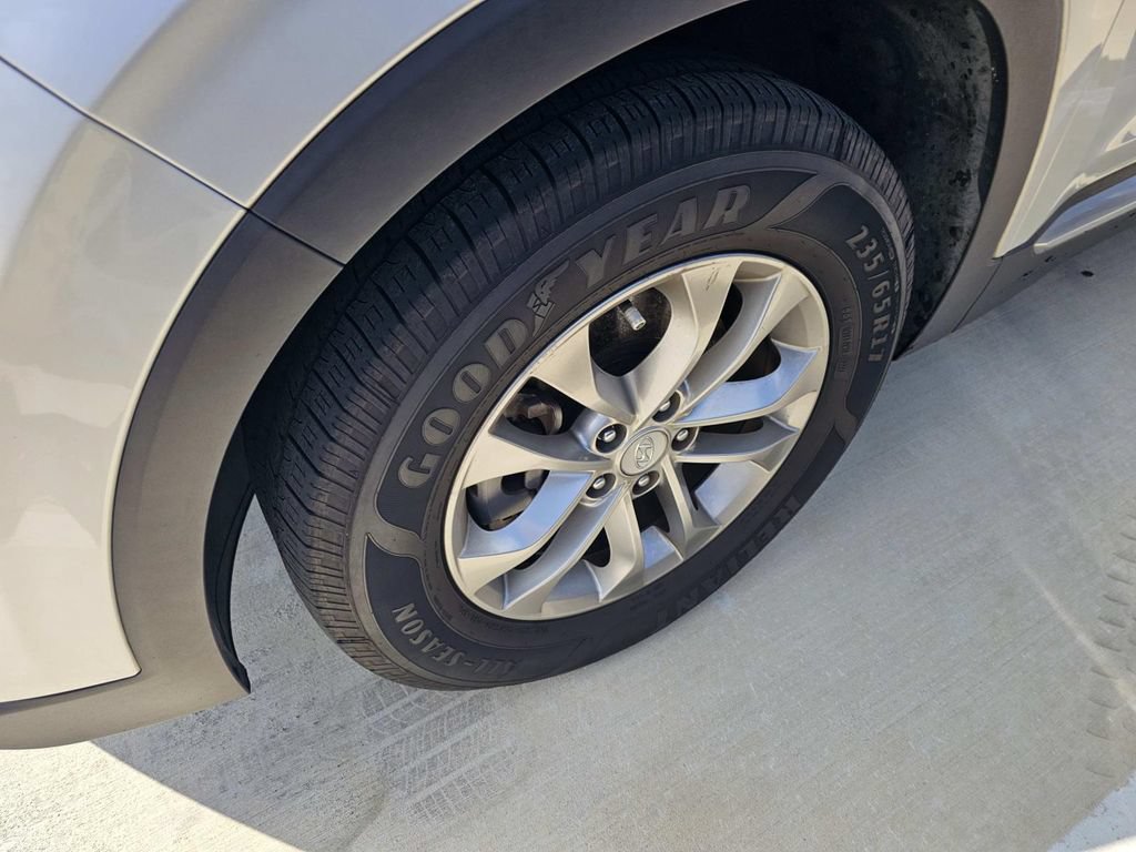 Used 2019 Hyundai Santa Fe SE w/ Cargo Package FWD image 11