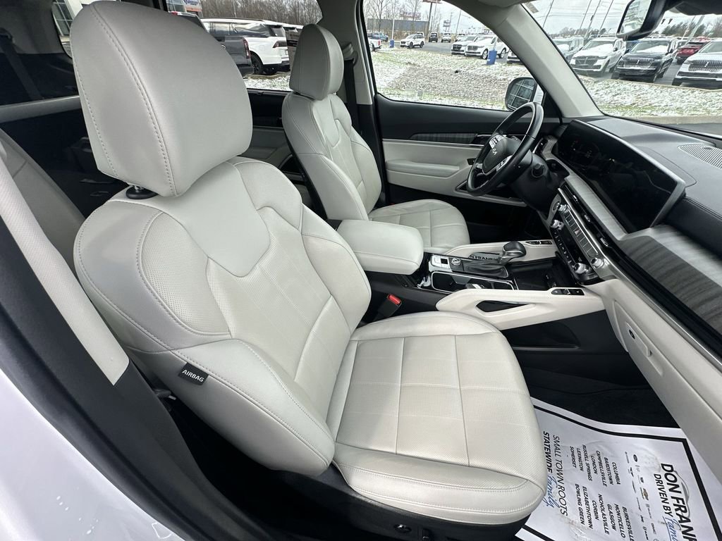Used 2024 Kia Telluride EX w/ EX Captain's Chair Package image 32