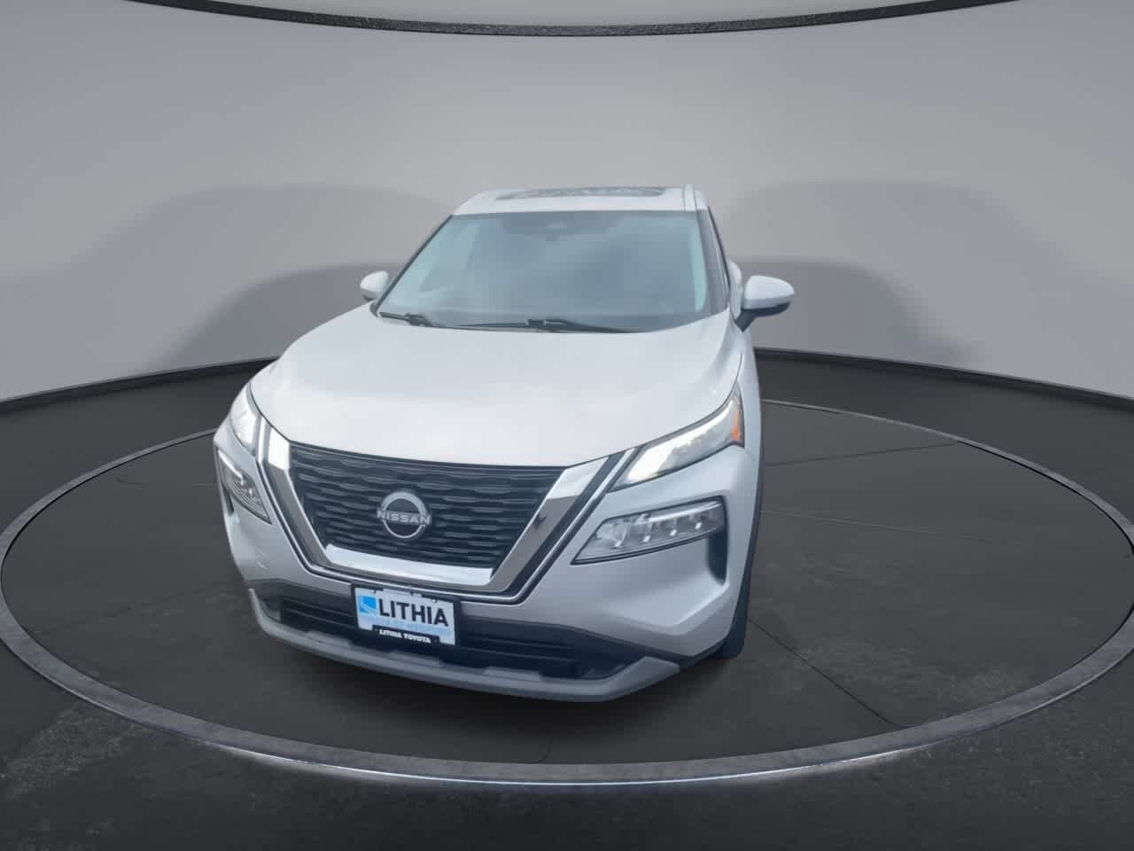 Used 2023 Nissan Rogue SV w/ SV Premium Package AWD/4WD image 3