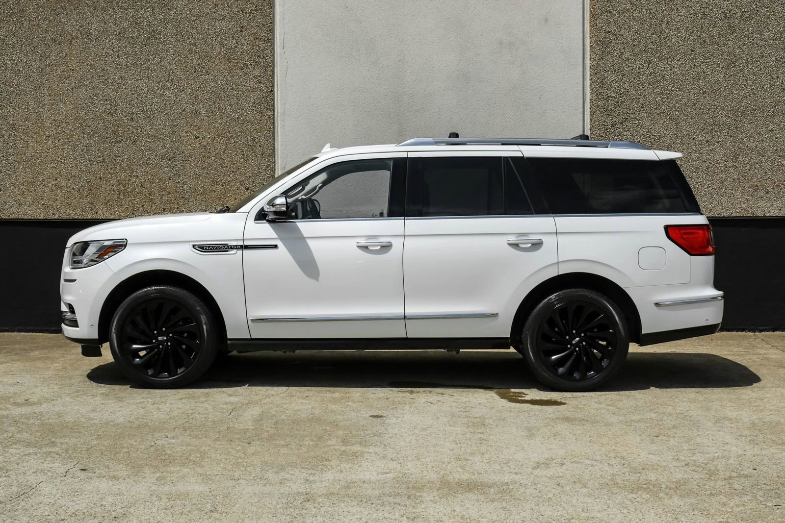 Used 2020 Lincoln Navigator Black Label w/ Cargo Convenience Package AWD/4WD image 15