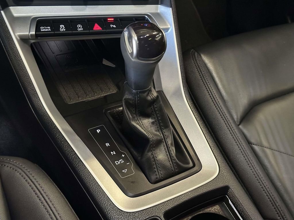 Used 2025 Audi Q3 2.0T Premium w/ Convenience Package AWD/4WD image 35