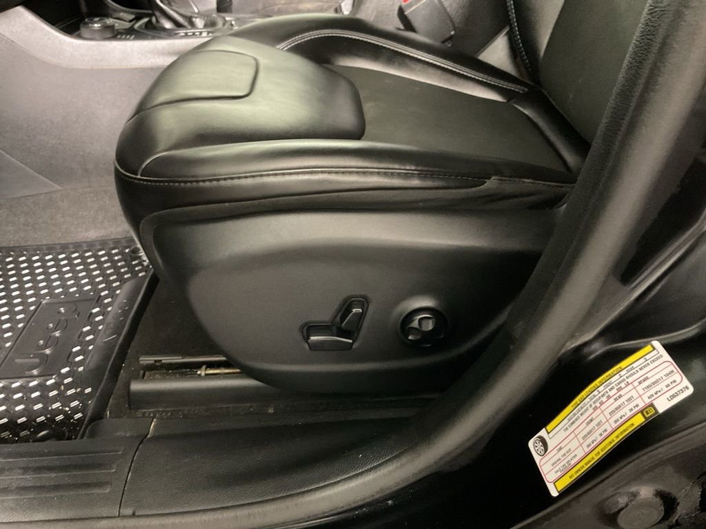 Used 2020 Jeep Cherokee Latitude Plus w/ Cold Weather Group image 19