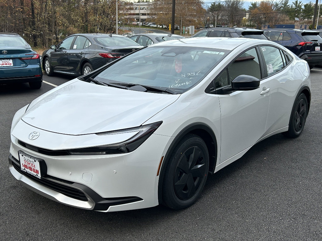 New 2026 Toyota Prius Plug-In Hybrid FWD image 2