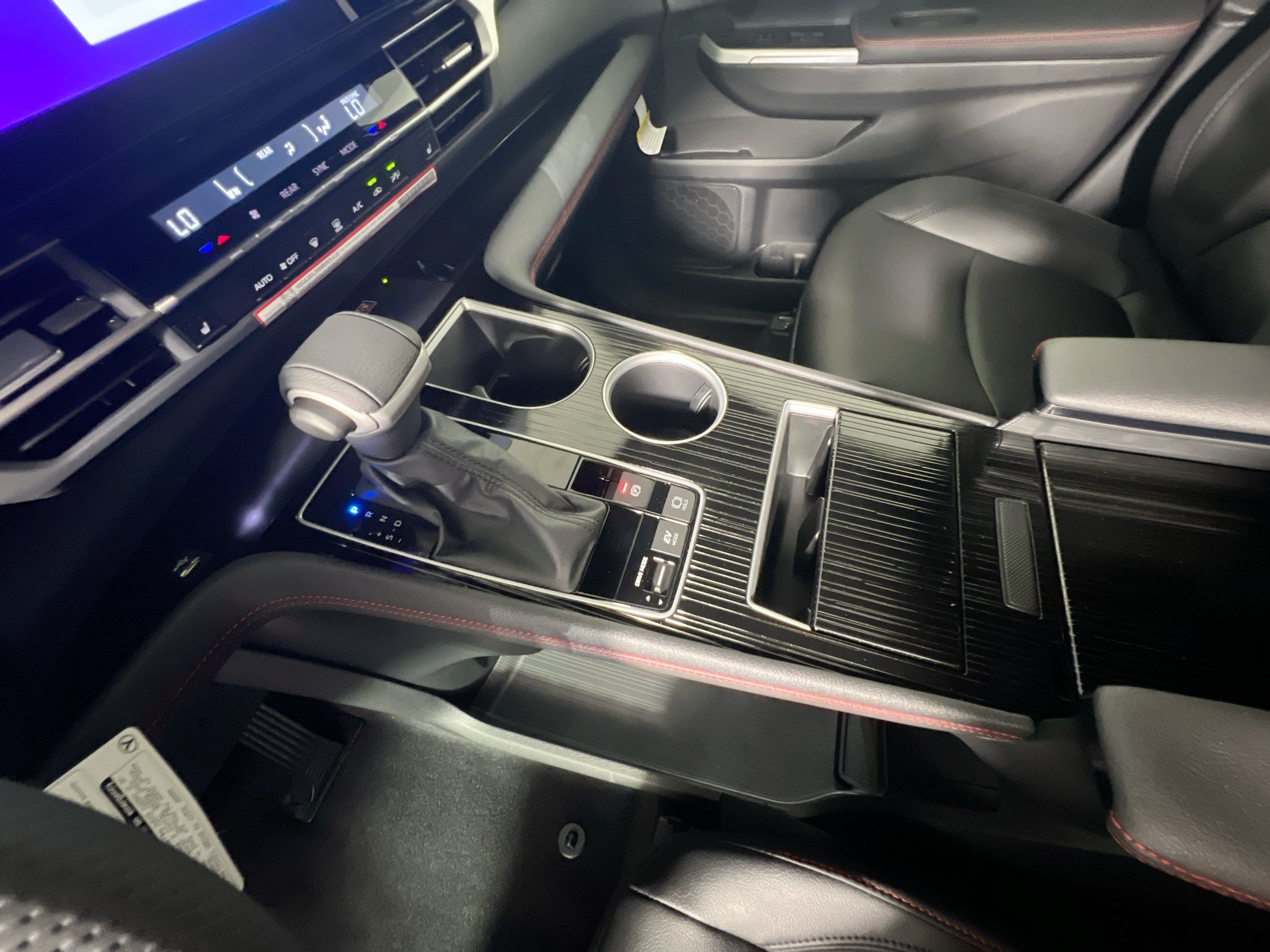 New 2026 Toyota Sienna XSE FWD image 25