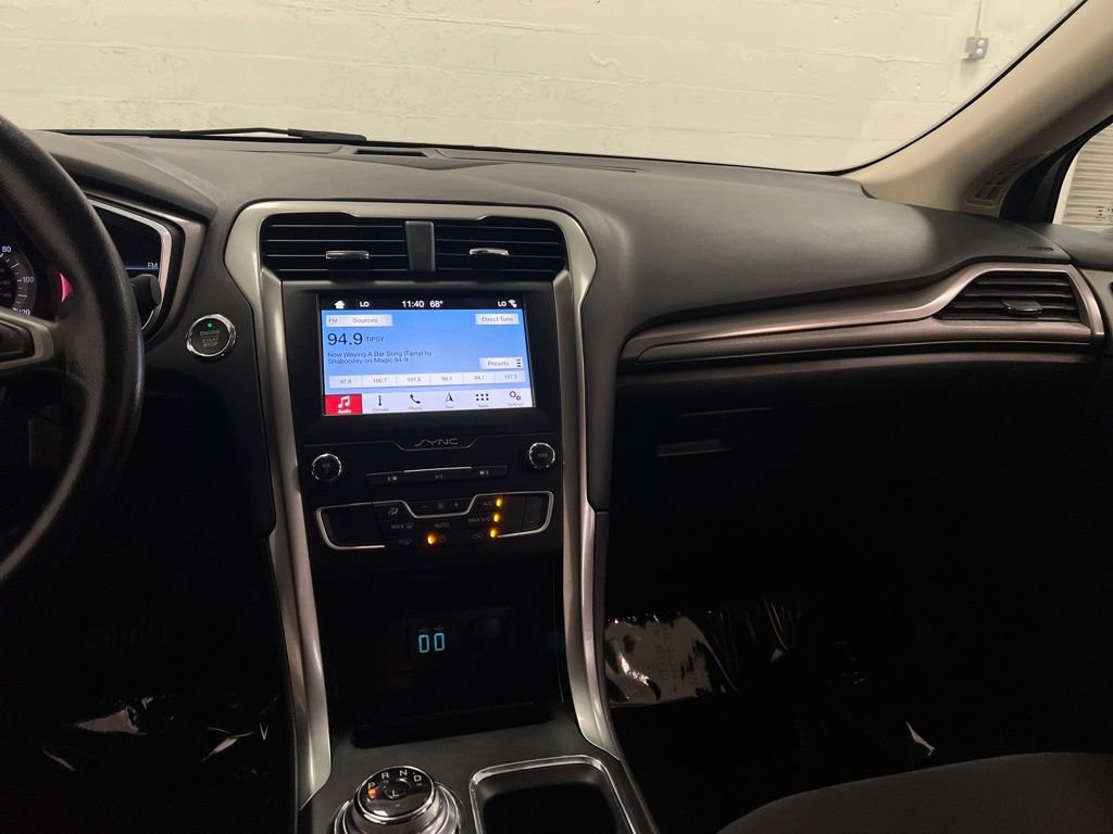 Used 2019 Ford Fusion SE image 19
