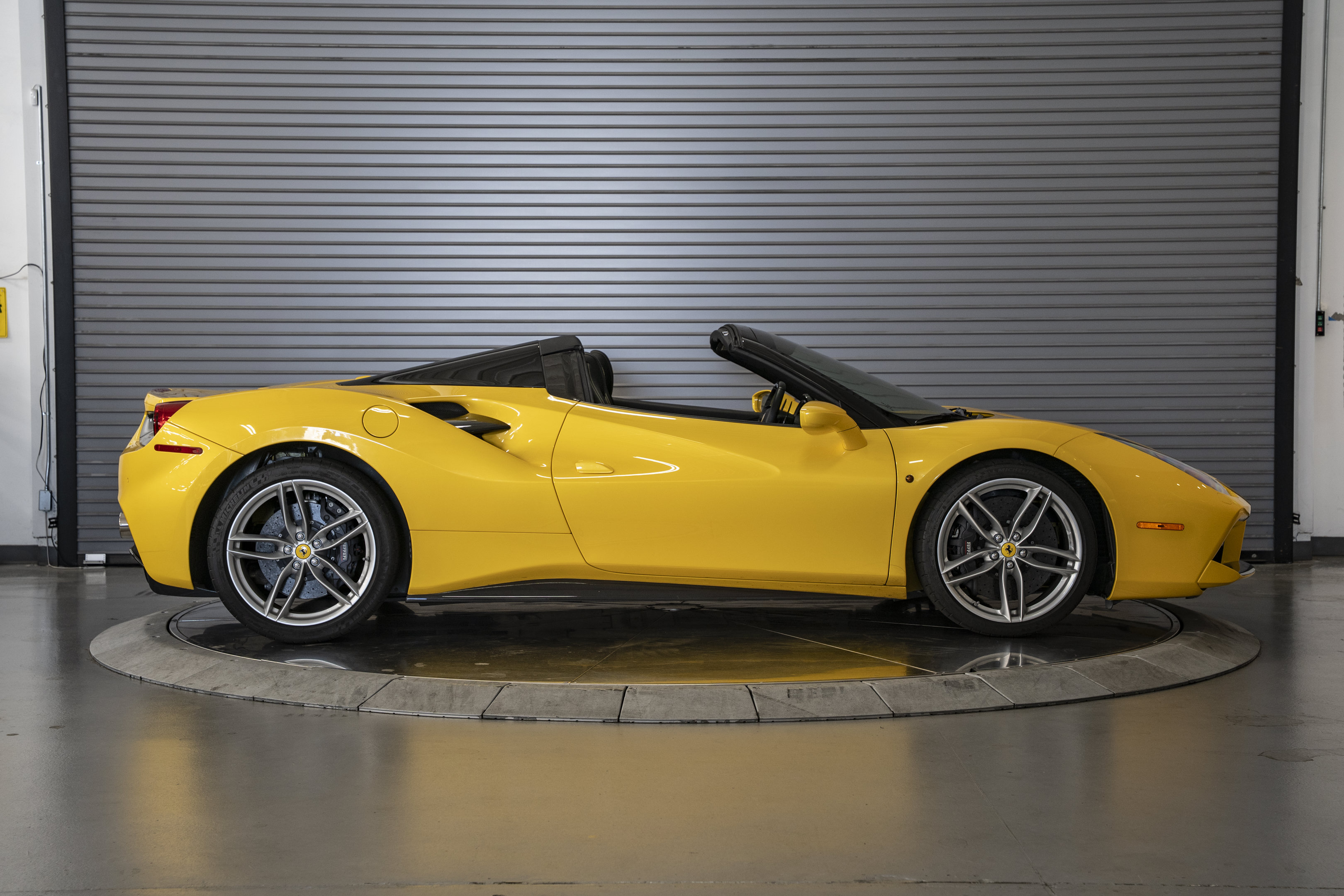 Used 2018 Ferrari 488 Spider RWD image 12
