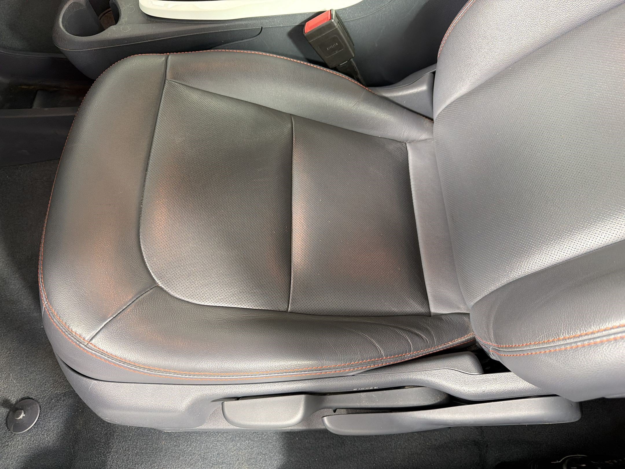 Used 2020 Chevrolet Bolt Premier w/ Infotainment Package FWD image 15