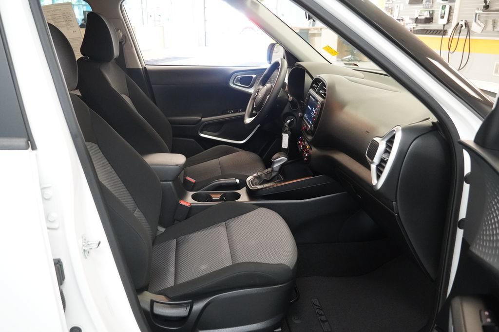Used 2022 Kia Soul LX FWD image 26