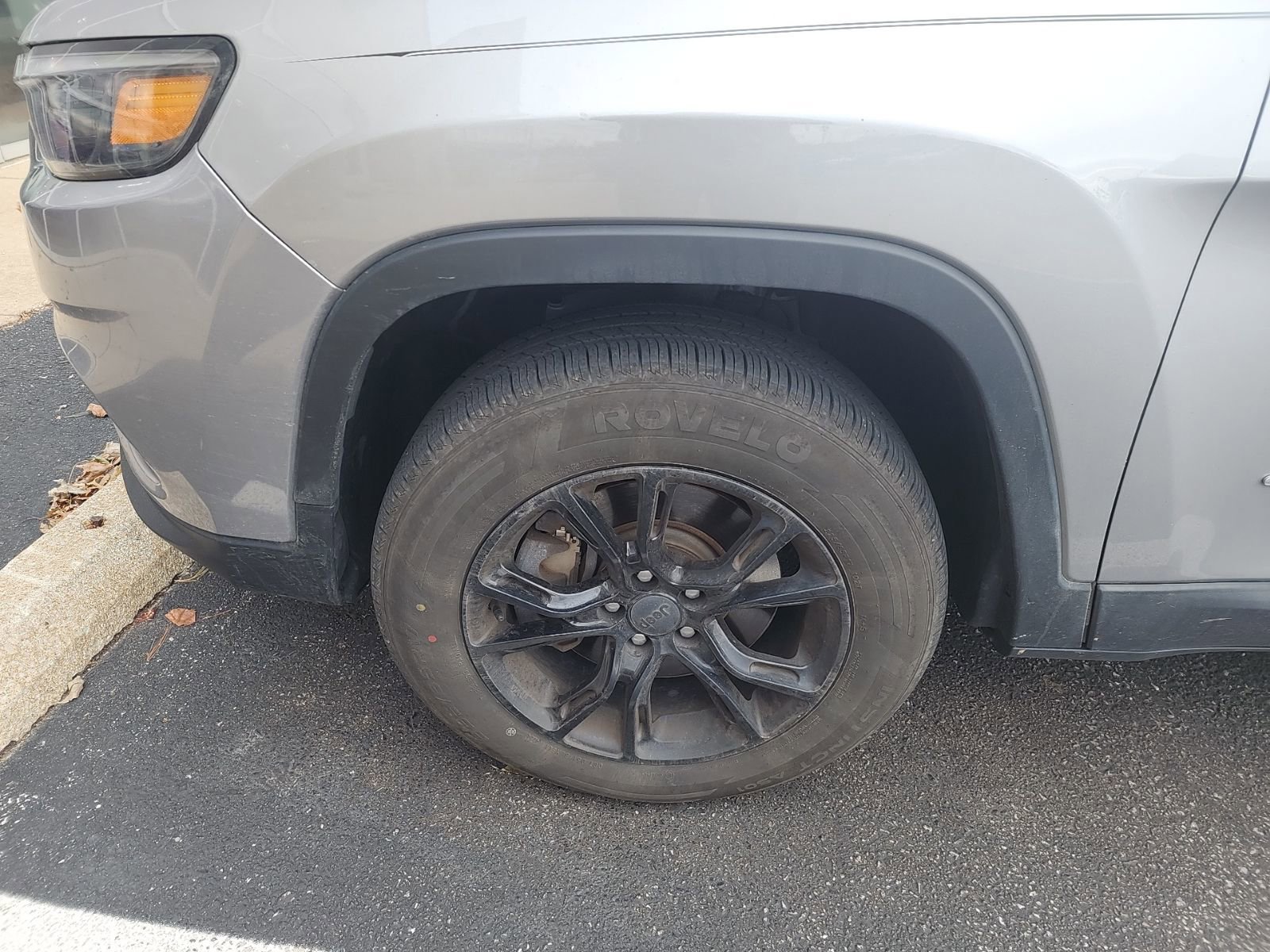 Used 2019 Jeep Cherokee Latitude Plus w/ Cold Weather Group image 12