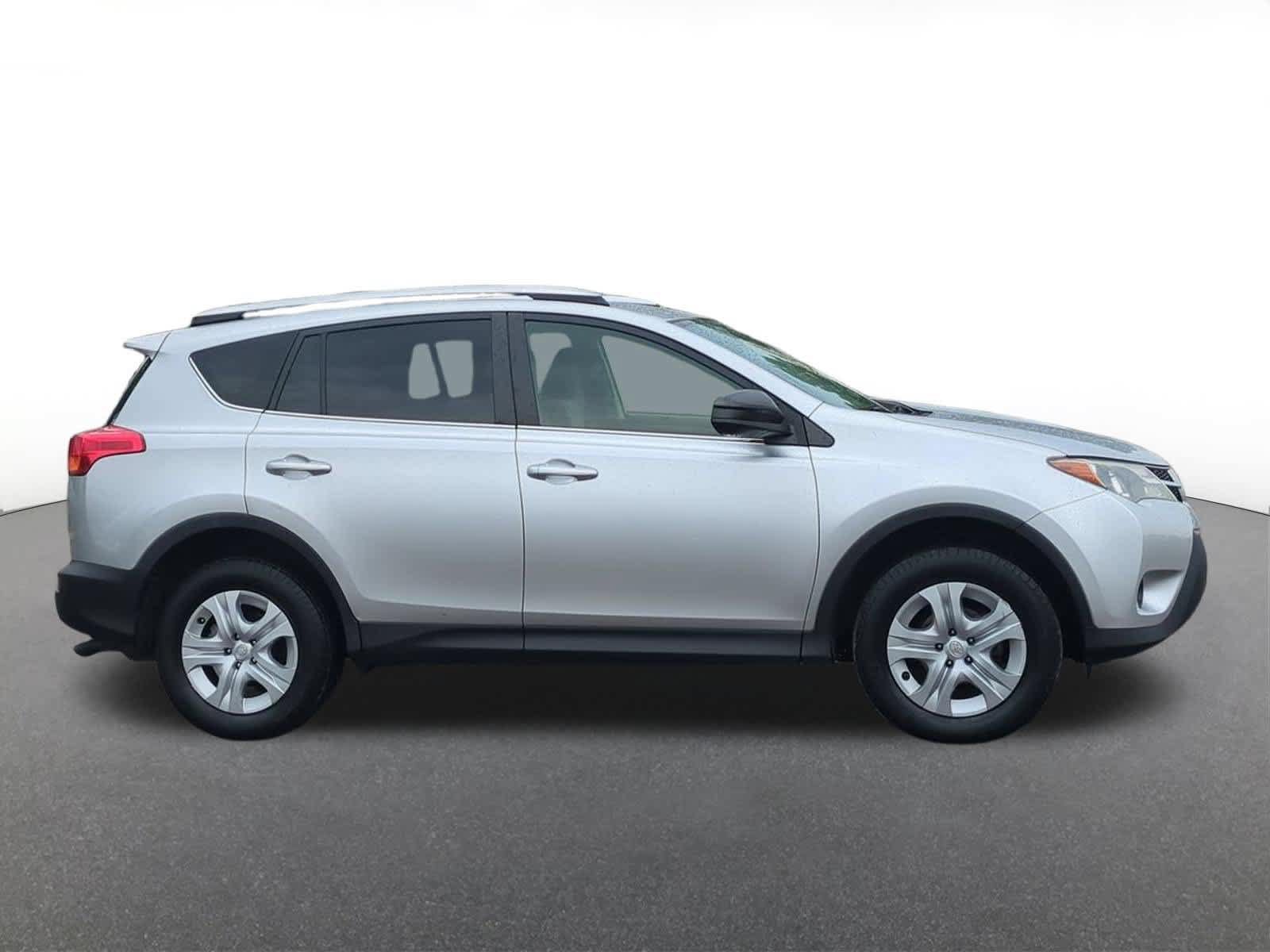 Used 2015 Toyota RAV4 LE AWD/4WD image 7