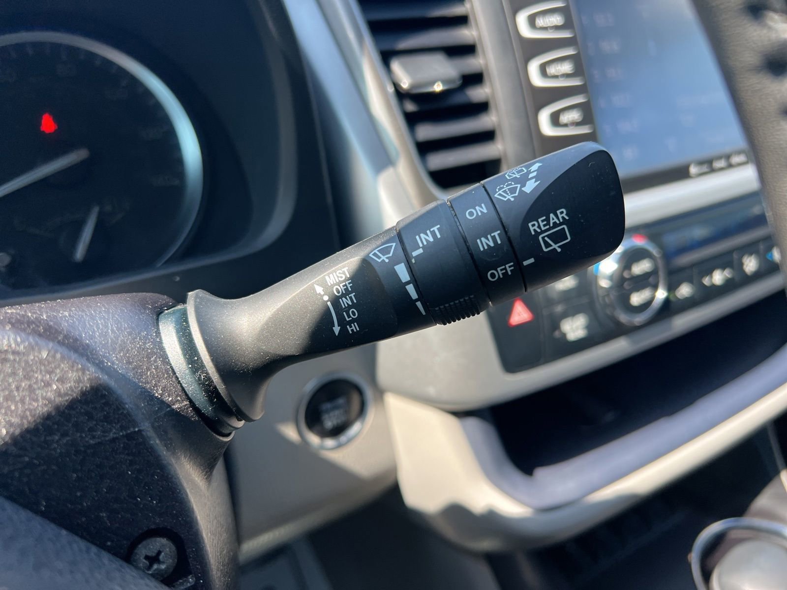 Used 2019 Toyota Highlander XLE FWD image 21