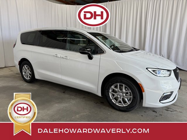 New 2026 Chrysler Pacifica Select image 1