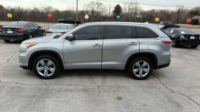 Used 2015 Toyota Highlander Limited image 2
