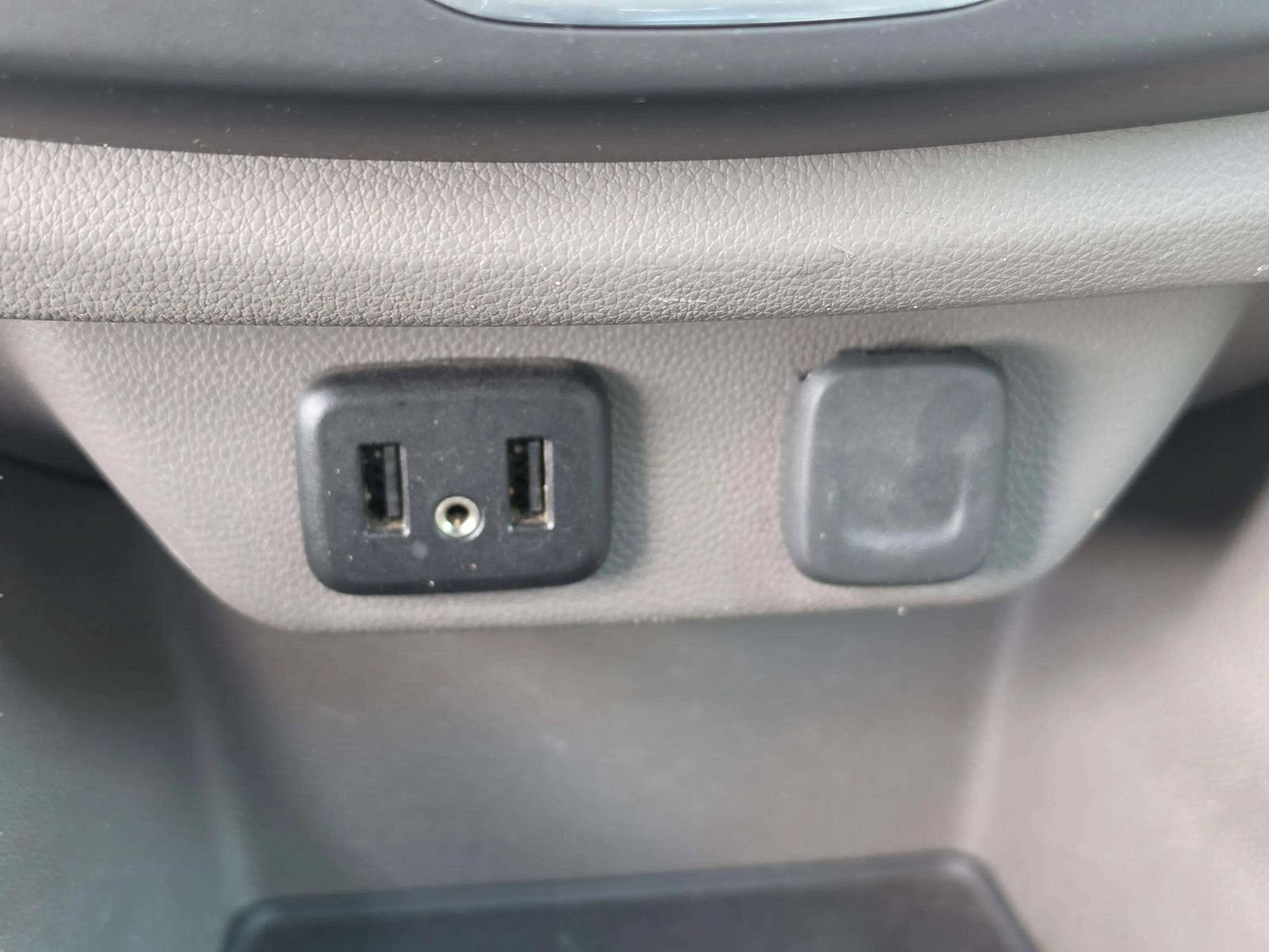 Used 2019 Chevrolet Traverse LT FWD image 27