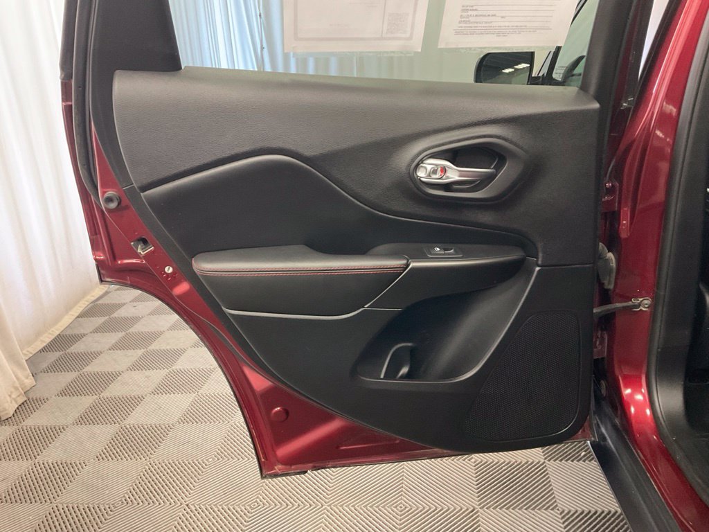 Used 2020 Jeep Cherokee Trailhawk w/ Cold Weather Group AWD/4WD image 34