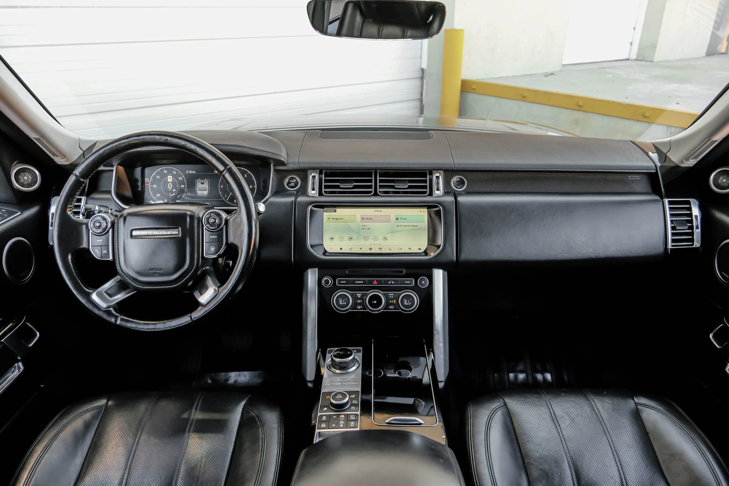 Used 2017 Land Rover Range Rover HSE image 17