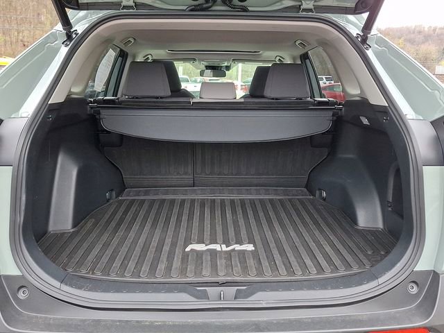 Used 2020 Toyota RAV4 XLE w/ Convenience Package image 28