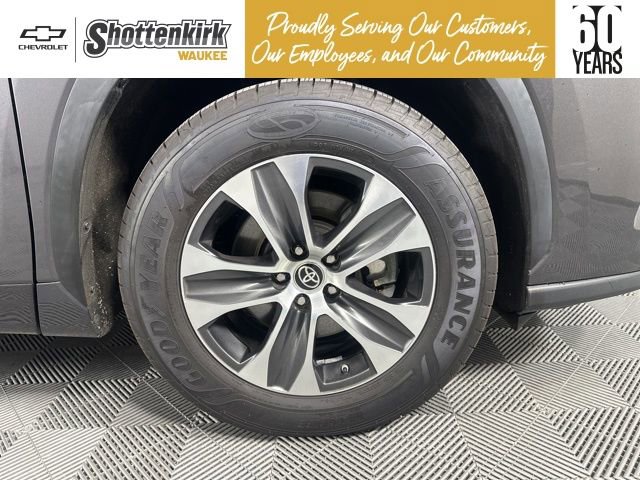 Used 2022 Toyota Highlander XLE image 9