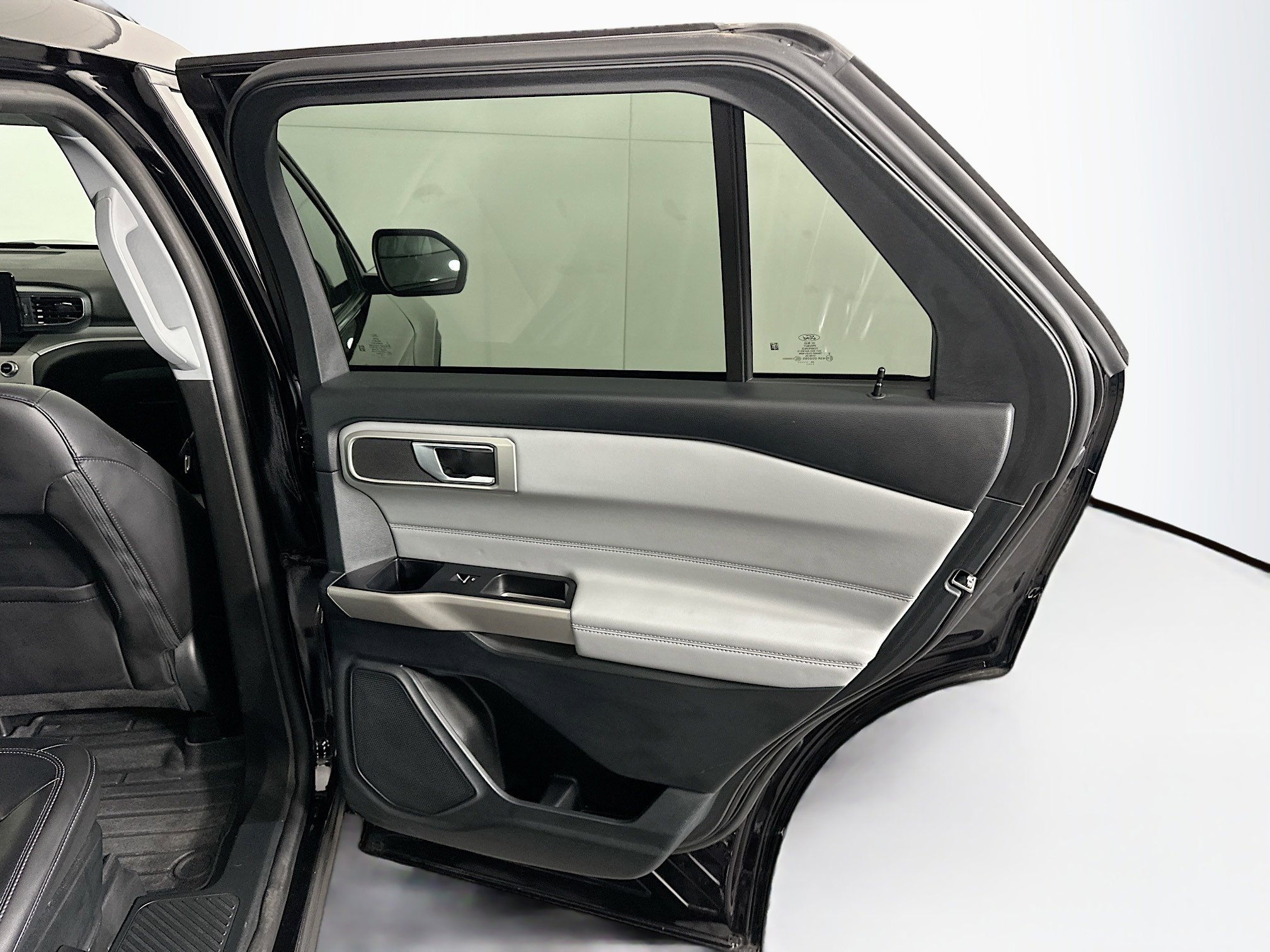 Used 2023 Ford Explorer XLT w/ Equipment Group 202A image 32