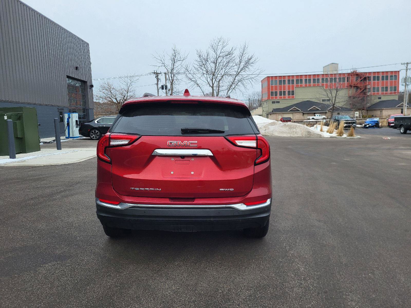 Used 2023 GMC Terrain SLT image 4