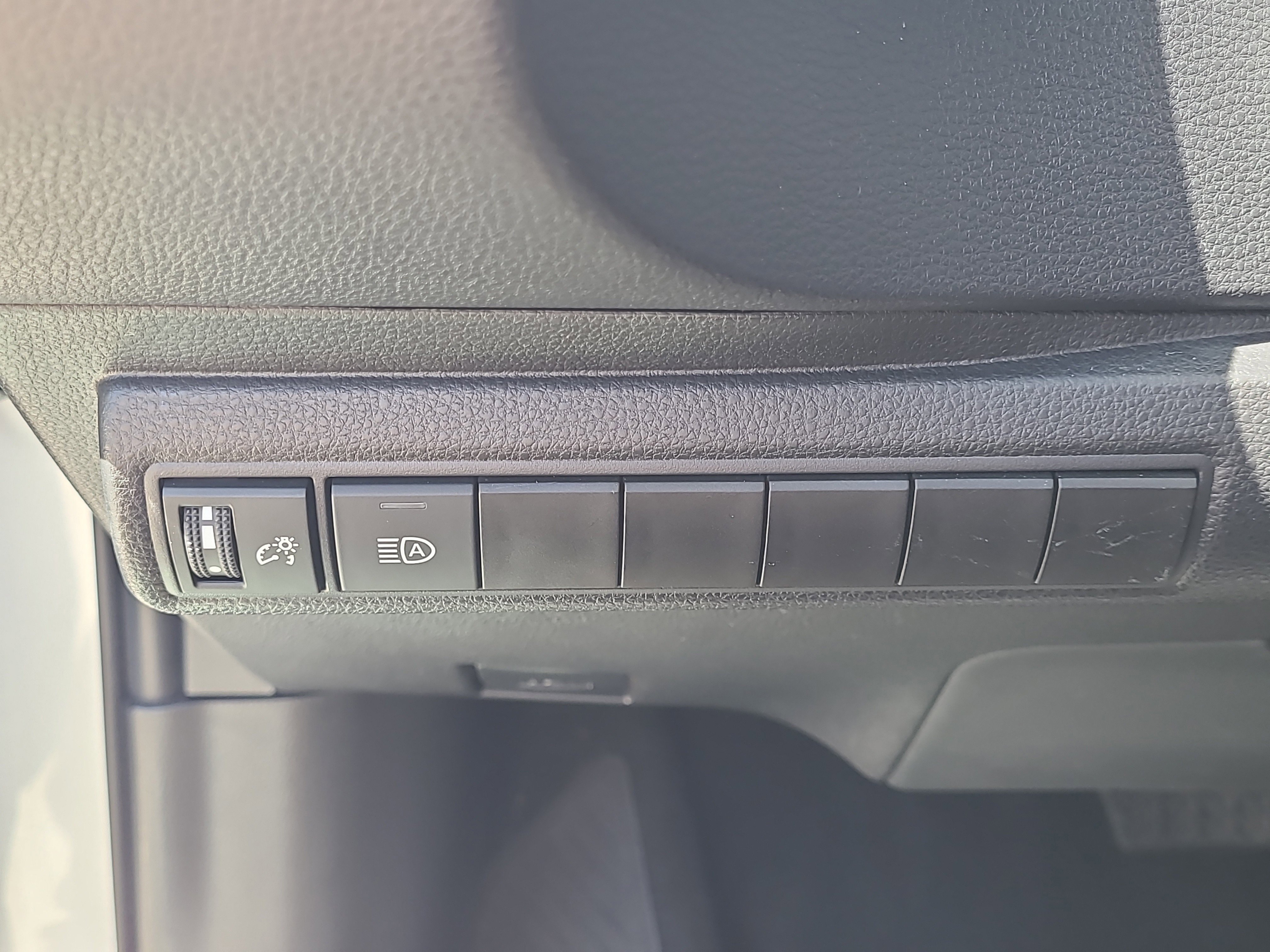Used 2025 Toyota Corolla LE FWD image 21