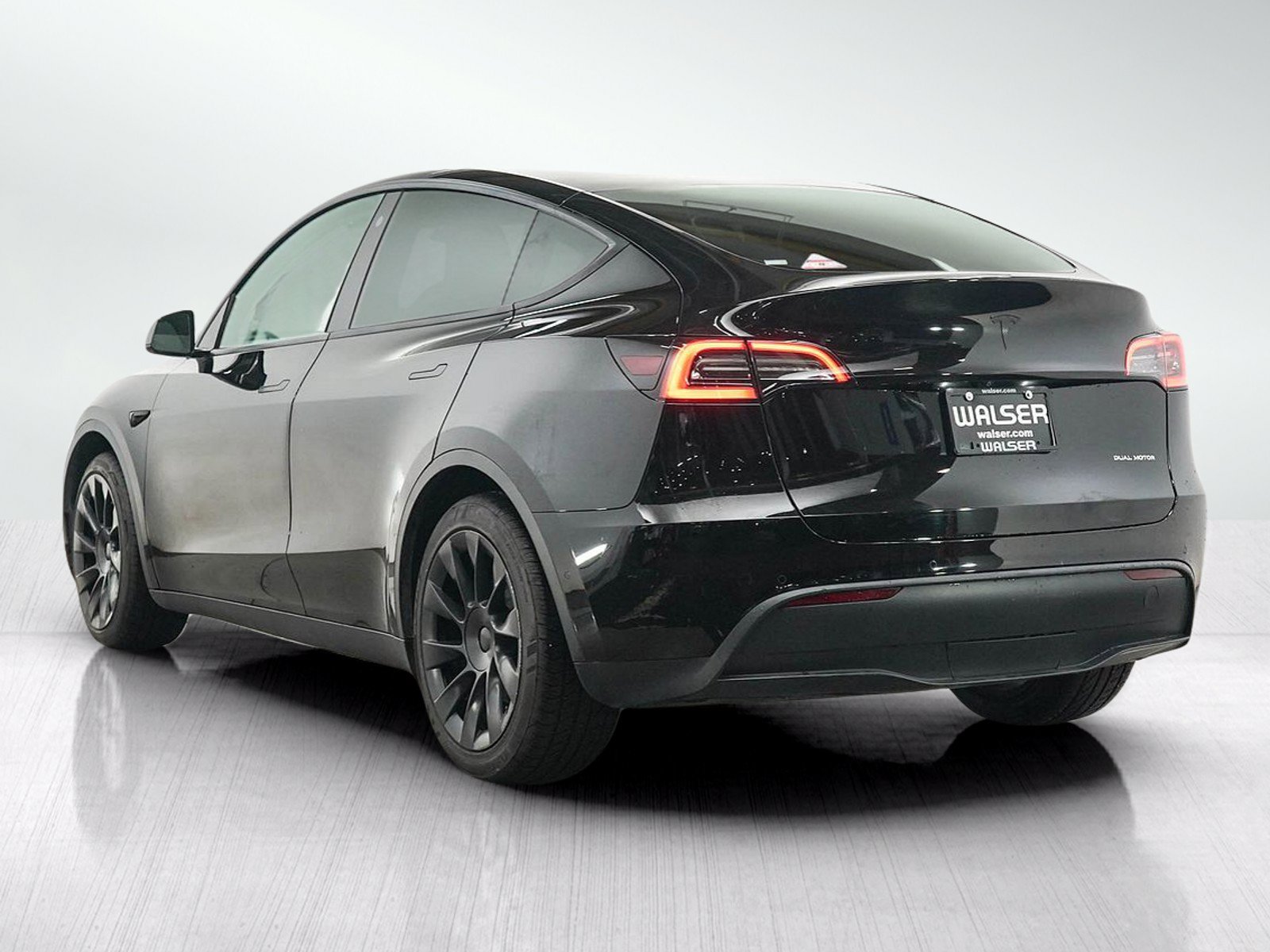 Used 2022 Tesla Model Y Long Range AWD/4WD image 3