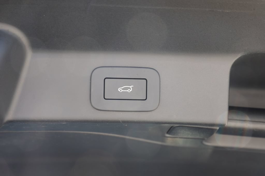 Used 2026 Jaguar F-PACE R-Dynamic S AWD/4WD image 8