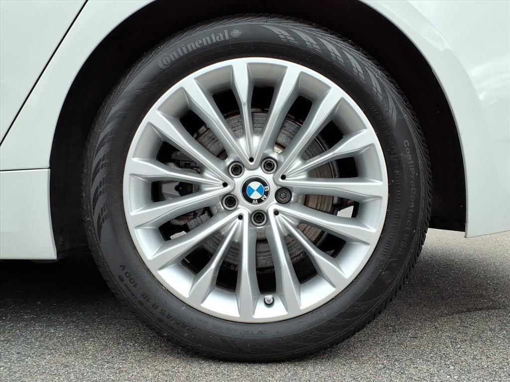 Used 2022 BMW 530i xDrive w/ Convenience Package image 9