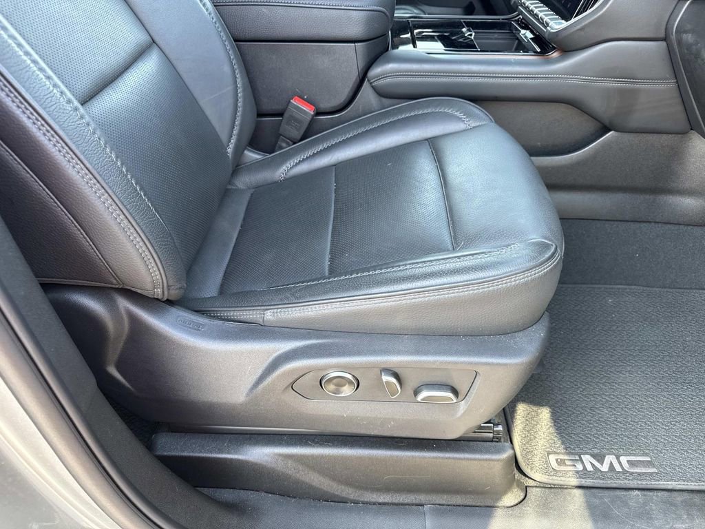 Used 2025 GMC Yukon Denali AWD/4WD image 29