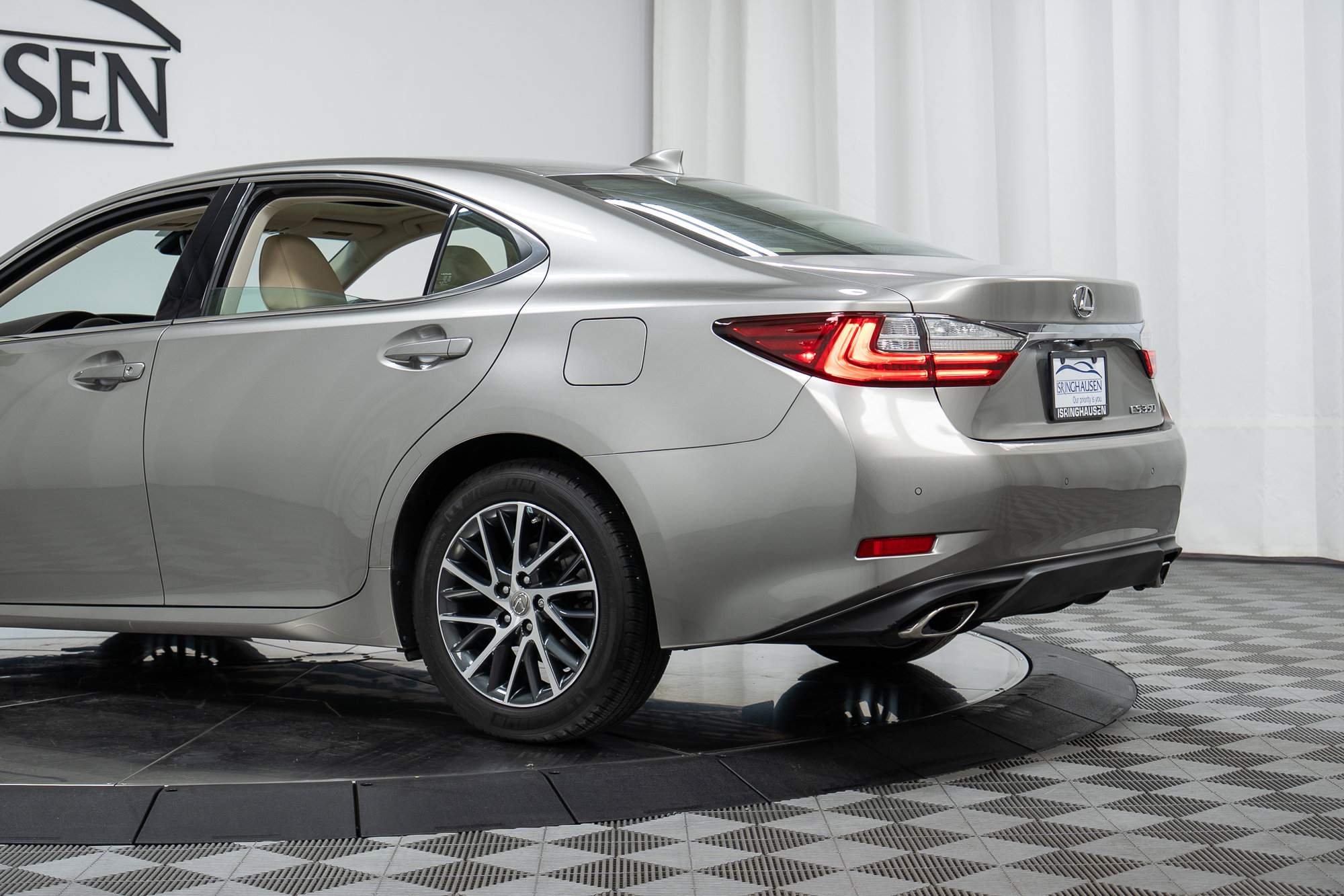 Used 2016 Lexus ES 350 w/ Luxury Package w/Wood Trim image 29